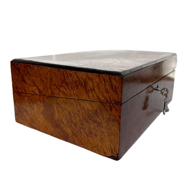 Antique English Victorian Burl Wood Traveling Writing Slope / Lap Desk Box A handsome late 19th-century Victorian...