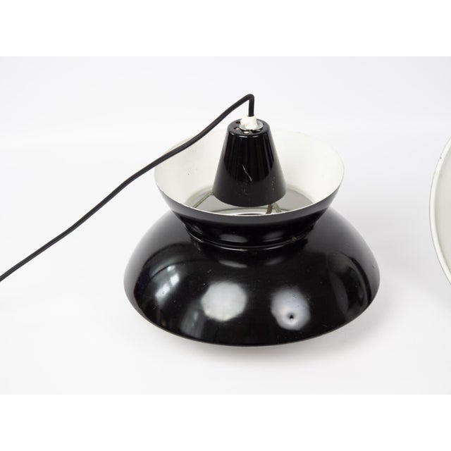 The Doo-Wop pendant lamp is a timeless design from the 1950s, created in collaboration with the Danish Navy. Initially...