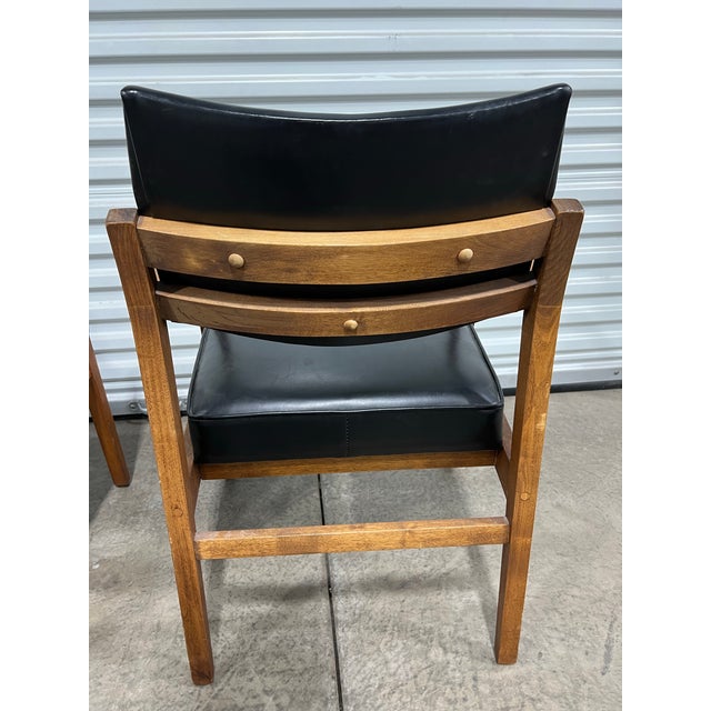 Jens Risom 1960s Mid-Century Modern Jens Rise Style Captains Walnut Arm Chairs With Black Leather - Set of 2 For Sale - Image 4 of 10