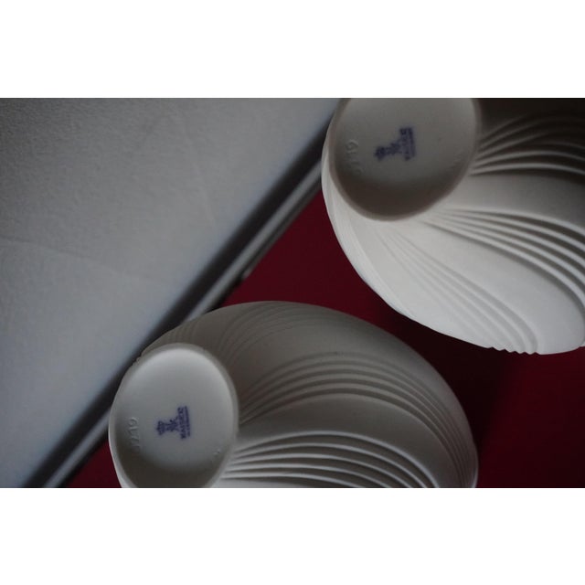 1960s Vintage German Vases in Biscuit Porcelain from AK Kaiser, 1960s, Set of 2 For Sale - Image 5 of 6