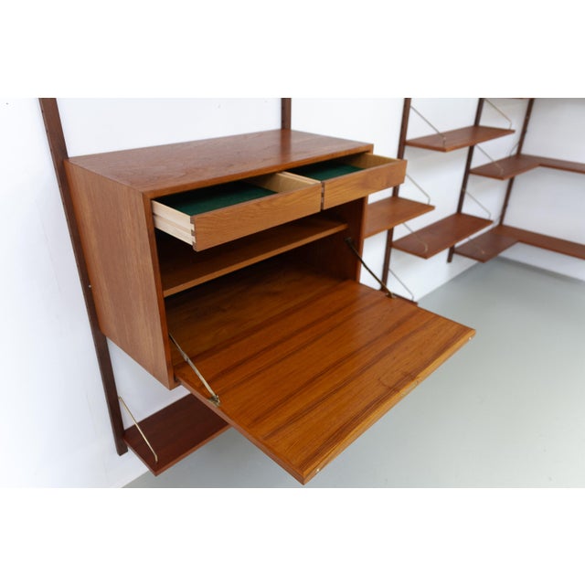 1960s Danish Six-Bay Modular Teak Corner Wall Unit by Poul Cadovius for Cado, 1960s For Sale - Image 5 of 18