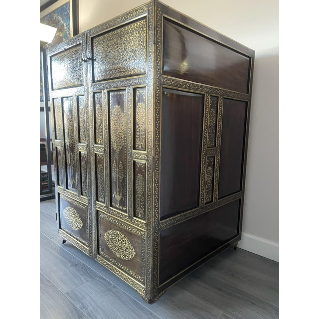 Brass inlaid mahogany chest dry bar cabinet gifted to Humphrey Bogart by Lauren Bacall as a birthday/Christmas present.