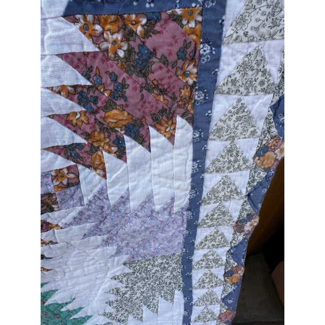 1980s Vintage Handmade "Pineapple Pattern" Quilt For Sale - Image 5 of 9