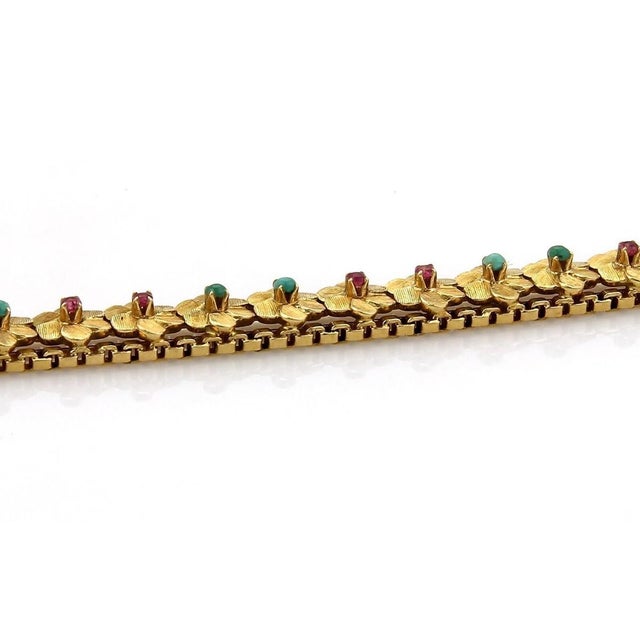 Mid 20th Century Multi-Gems 18k Yellow Gold Floral Link Bracelet For Sale - Image 4 of 5
