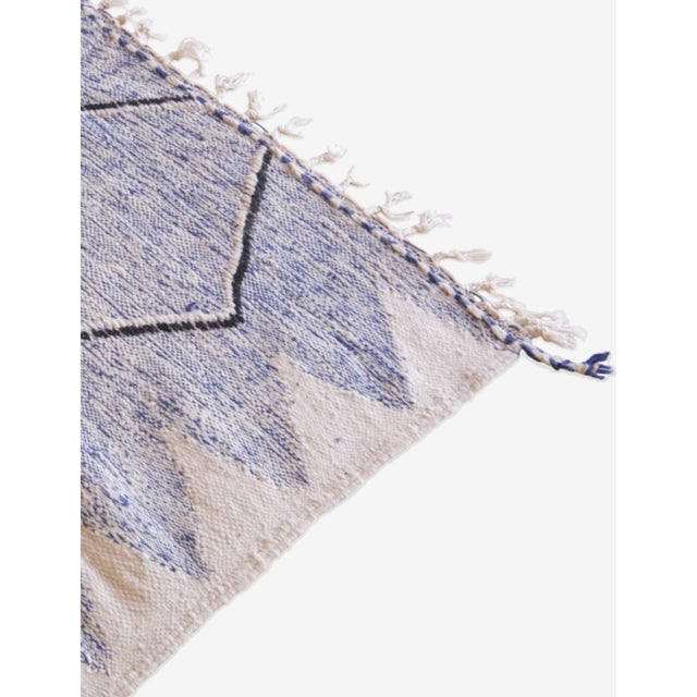 2020's Moroccan Kilim Zanafi Rug - 9.1 X 4.9 Ft For Sale - Image 4 of 9