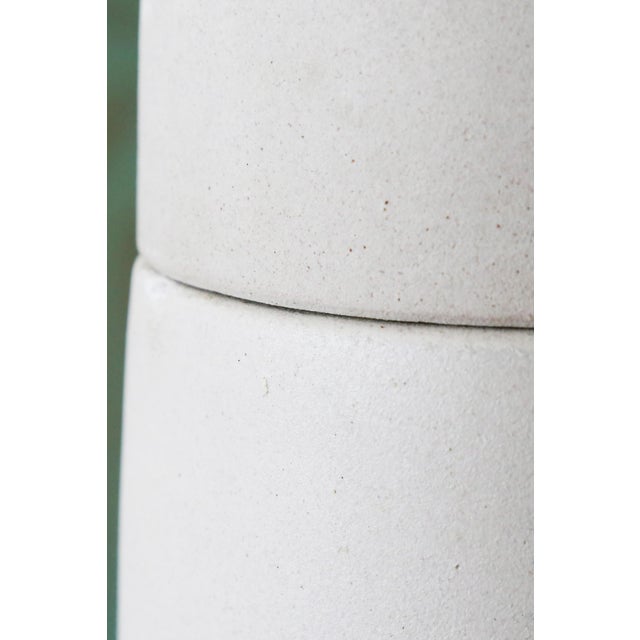 1960s 1960s Gordon and Jane Martz M55 Lamp for Marshall Studios Tall White Sanded Glaze Tootsie Roll For Sale - Image 5 of 8