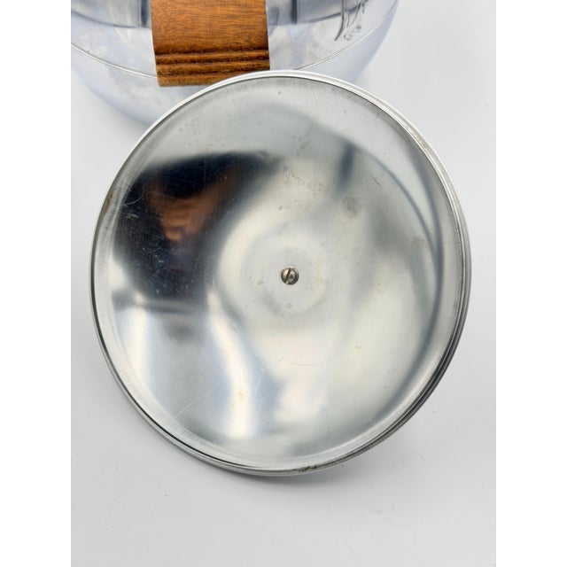 Vintage West Bend Aluminum Co. West Bend Penguin Hot & Cold Server / Ice Bucket For Sale In Palm Springs - Image 6 of 10