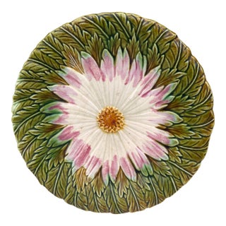 French Majolica Daisy Plate Orchies, Circa 1890 For Sale