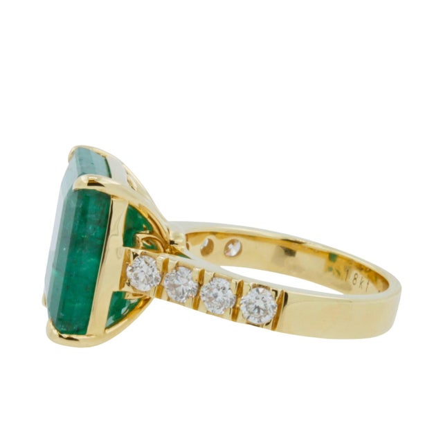 Early 21st Century Vivid Green Emerald Shape Step Cut Emerald Diamond Cocktail Ring, Size 6.5 For Sale - Image 5 of 10
