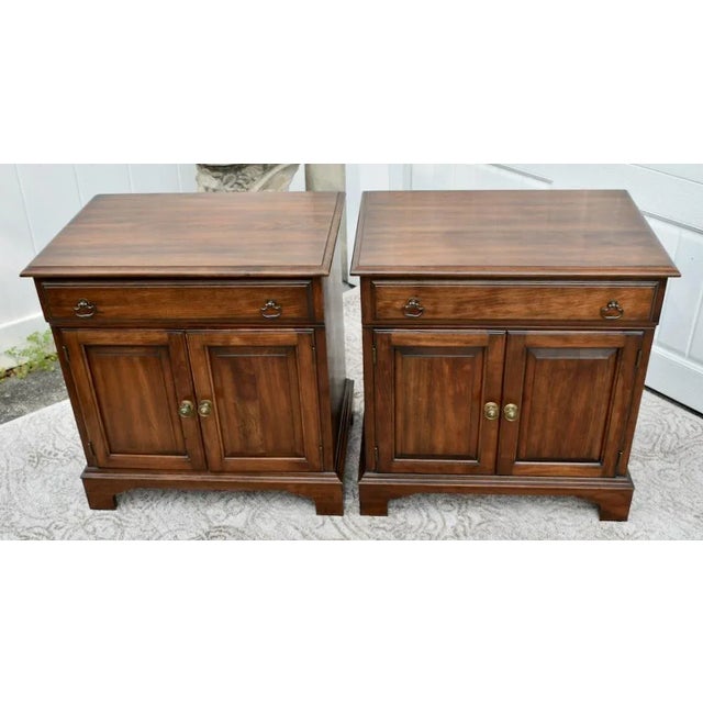 1980s Pennsylvania House Cherry Nightstands Vintage Traditional Bedside Chest Pair For Sale - Image 5 of 12