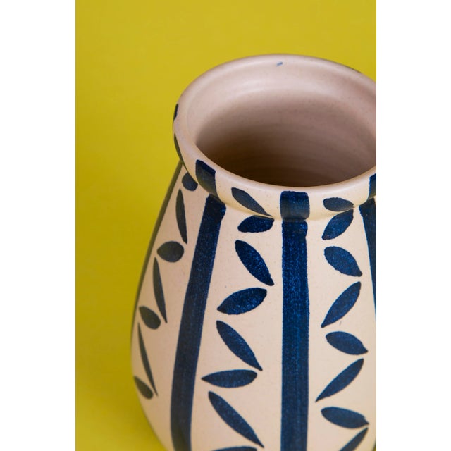 Mid-Century Modern 1970's Hand Painted Italian Flavia Montelupo Vase For Sale - Image 3 of 7