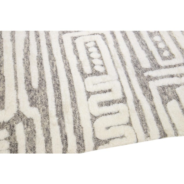 Moroccan Style Gray & Ivory Handmade Oversize Abstract Wool Rug by Apadana For Sale In New York - Image 6 of 8