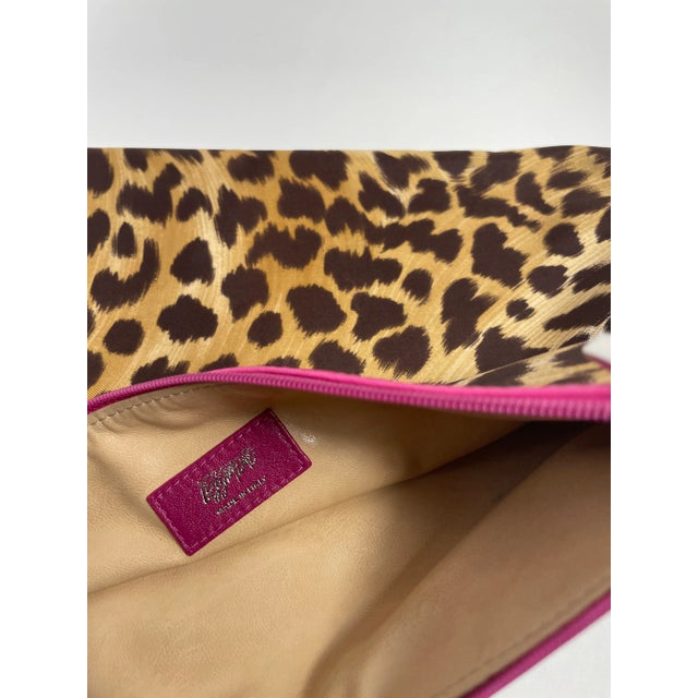 1990s 1998 Vintage Leggiadro Leopard With Pink Zipper Pouch or Bag For Sale - Image 5 of 8