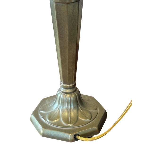 Vintage Substantial Antiqued Brass Table Lamp With Urn Base & Octagonal Foot – Excellent Condition For Sale - Image 9 of 9