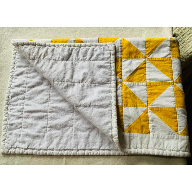 1950s American Patchwork Bowtie Quilt — Sunshine Yellow & White Cotton 35” Square For Sale - Image 11 of 18