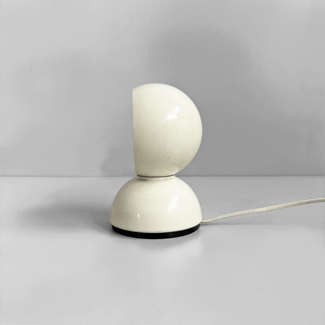 1970s Italian Modern White Eclisse Table Lamp by Vico Magistretti for Artemide, 1970s For Sale - Image 5 of 13