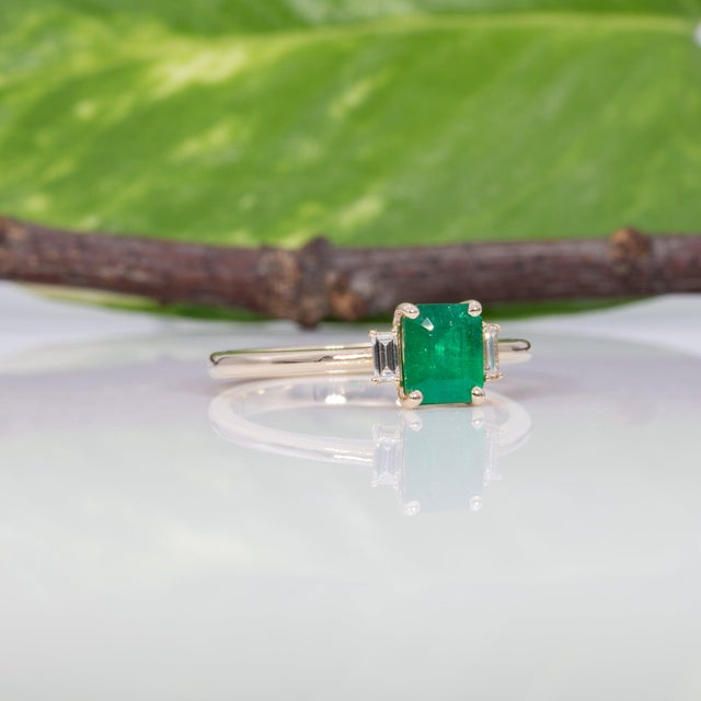 Metal Colombian Emerald Ring With Earth-Mined Diamond Accents: Solid 14k Gold, 6x5mm, Size 6.75 For Sale - Image 7 of 9