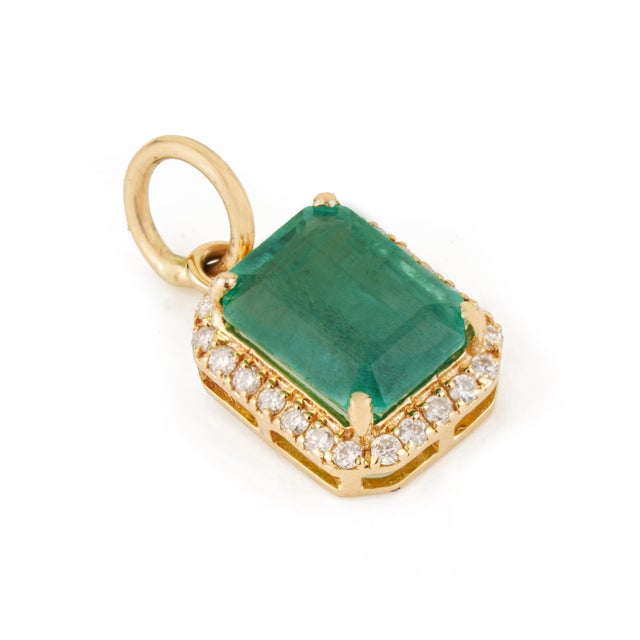 Art Deco Charm 1.55ct Emerald Diamond Halo Pendant in 14k Yellow Gold For Sale - Image 4 of 14