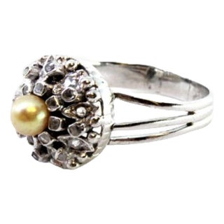 White Gold Ring with Diamond Chips For Sale