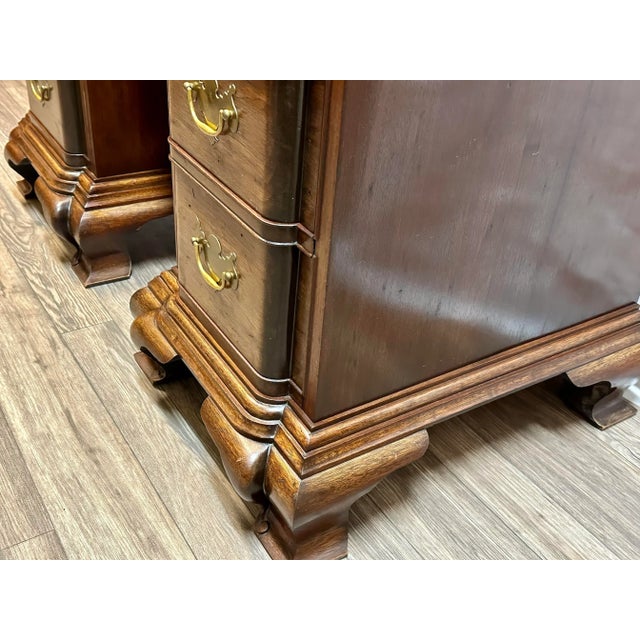 1970s Newport Rhode Island Style Kneehole Bureau. For Sale - Image 10 of 13