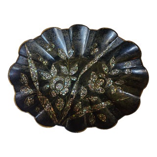 19th Century English Papier Mache Shell Dish With Mother of Pearl Inlay in a Floral Design For Sale