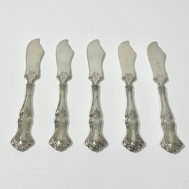1940s Vintage Hollywood Regency English Chippendale Silverplate Butter Knives- Set of 5. For Sale - Image 9 of 11