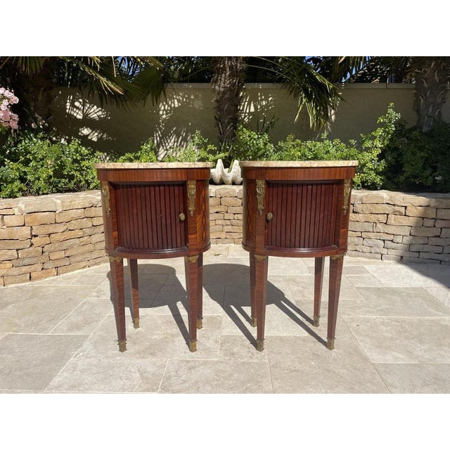 Period: 19th century Style: Louis 16th, Directory Condition: Good condition Material: Wood marquetry Width: 48,5cmHeight:...