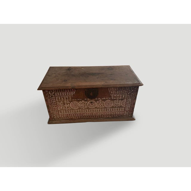 Contemporary 1950s Storing Chest For Sale - Image 3 of 6