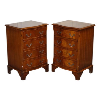 Georgian Style Serpentine Nightstands with Drawers, Set of 2 For Sale