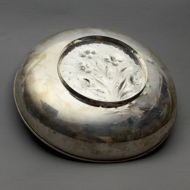 800 Silver Centerpiece with Relief Engraved Flowers by L. Greppi, 1960s For Sale - Image 6 of 11