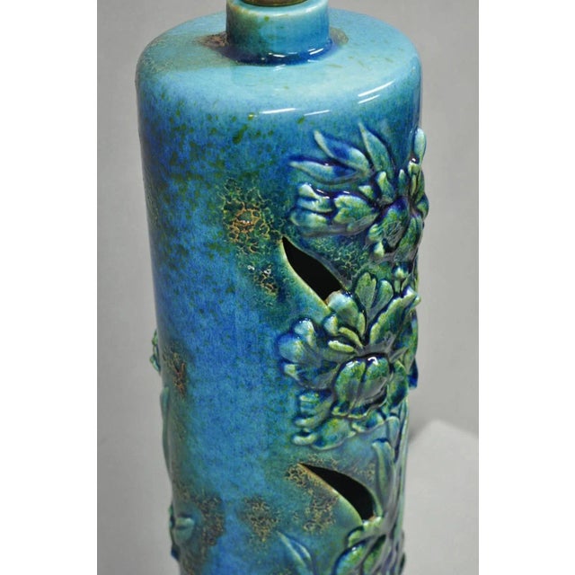 Vintage Mid 20th Century Tall Royal Haeger Attr Blue Glazed Ceramic Pottery Floral Table Lamp For Sale - Image 11 of 12