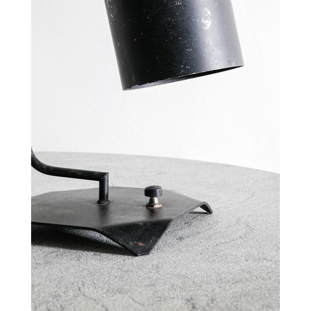 French Mid-Century Desk Table in Black Metal & Brass by Serge Mouille & Isamu Noguchi for Steph Simon, 1950s For Sale - Image 6 of 8
