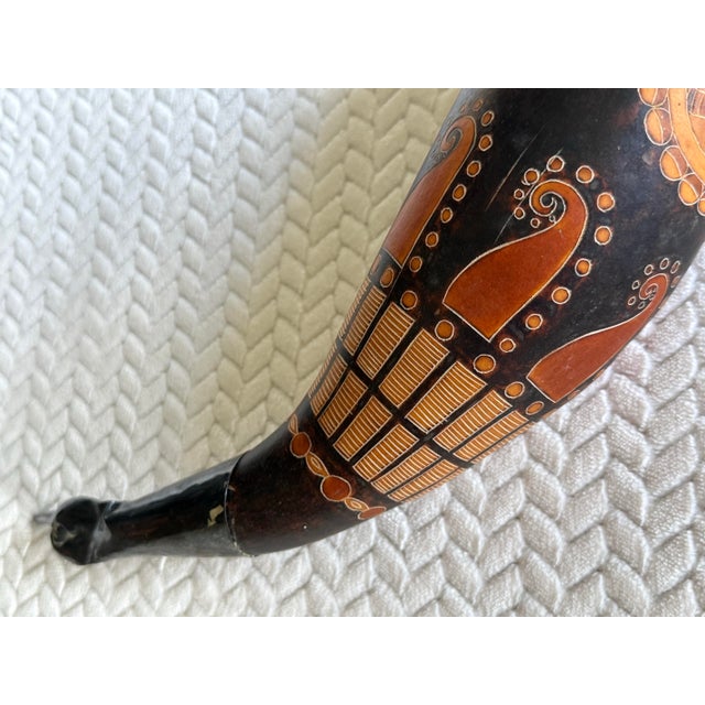 Wood Vintage Peruvian Hand-Carved & Fire-Etched Gourd Bird Sculptures - Pair "Mate Burilado" Hand-Carved Gourd Birds For Sale - Image 7 of 12