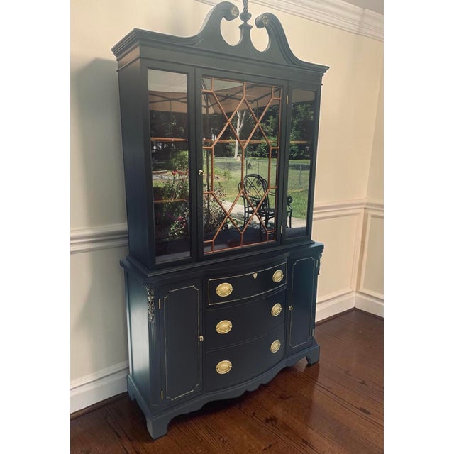 Vintage Hepplewhite China Cabinet For Sale - Image 4 of 12