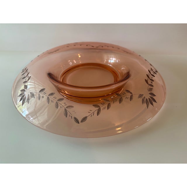 Hollywood Regency Vintage Pink Depression Glass Centerpiece Bowl With Etched Floral Motif & Matching Candlesticks – 3-Piece Set For Sale - Image 3 of 11