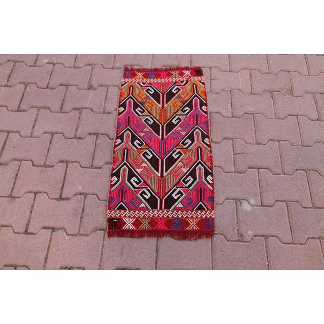 1970s Anatolian Hand-Knotted Chevron Pattern Kilim For Sale - Image 9 of 9