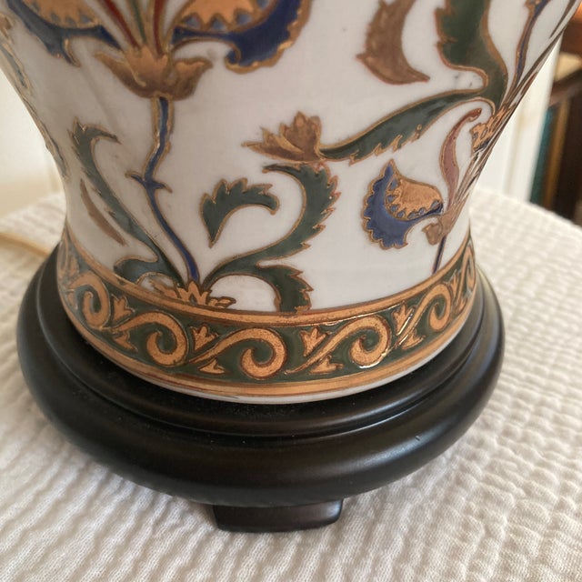 Vintage Iznik Pattern Ceramic Chinoiserie Lamp on Carved Wood Base With Gold Shade For Sale - Image 6 of 12