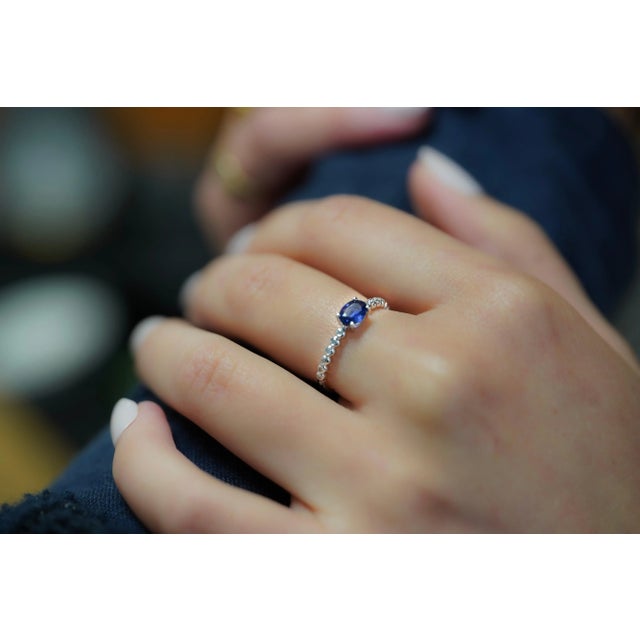 Metal East West Oval Cut Blue Sapphire & Diamond 18k White Gold Textured Ring Size 6.5 For Sale - Image 7 of 10