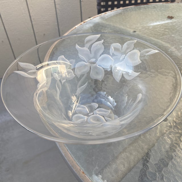 René Lalique Hand Etched Floral Bowl Signed by Artist Frank Grosz For Sale - Image 4 of 5