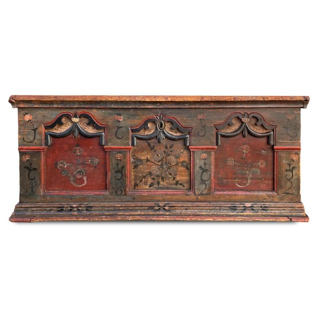Painted Tyrolean Chest dated 1822 Measurements: H. 52 cm – W. 125 cm – D. 60 cm Period: 1822 Origin: Tyrol Wood: Fir :...