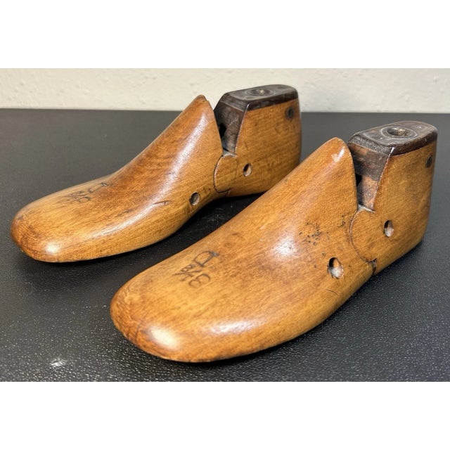 American Pair of Antique 1930’s American Maple Wood Cobbler Children’s Shoe Forms For Sale - Image 3 of 6