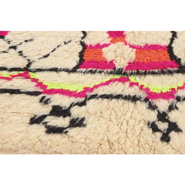 Late 20th Century Vintage Azilal Moroccan Rug, 04'05 X 09'10 For Sale - Image 5 of 10