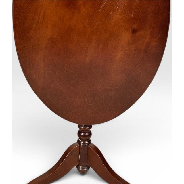 Pair of Vintage Queen Anne Style Oval Tilt Top Accent Tables For Sale - Image 9 of 15