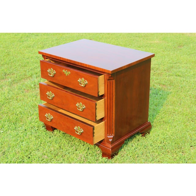 Baker Furniture Chippendale Mahogany Nightstands—A Pair For Sale - Image 6 of 18