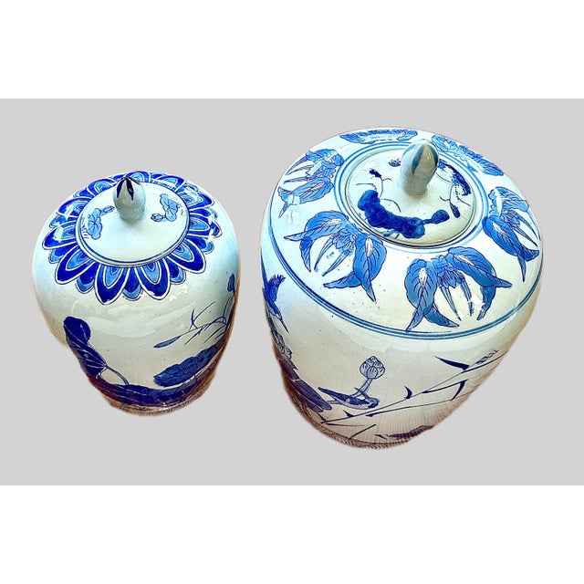 Chinoiserie Mid-Century Chinoiserie Hollywood Regency Melon Jars With Hummingbirds and Lilly Pads - A Pair For Sale - Image 3 of 11