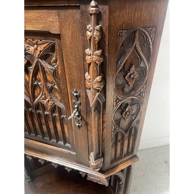 Gothic-Style Corner Cabinet in Oak, 1900s For Sale - Image 10 of 16