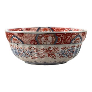 18th Century Imari Bowl With Fluted Bottom For Sale