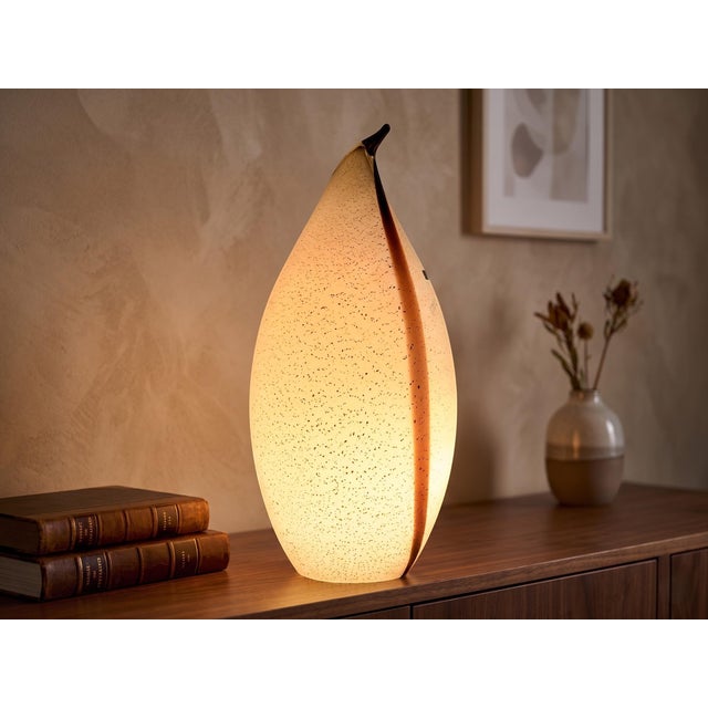 Elegant "Pinguino" Murano glass table lamp, made in Italy in the 1980s. This piece stands out for its organic, sculptural...