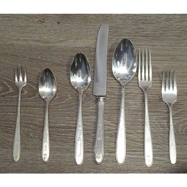 Oneida 1920s Community Plate Silver Grosvenor Pattern by Oneida Silver - 84 pcs For Sale - Image 4 of 13