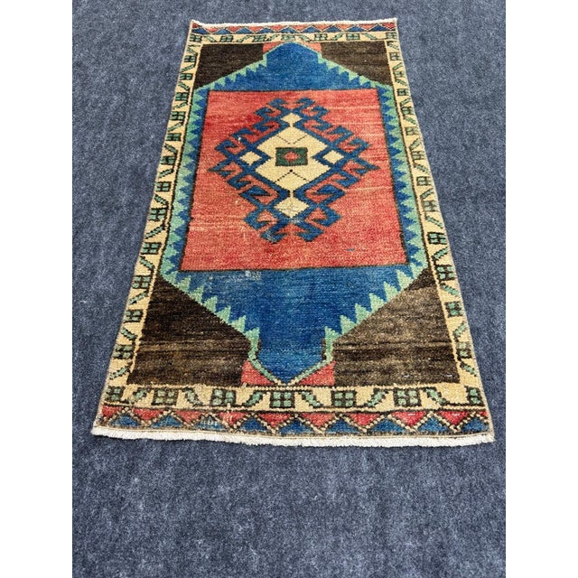 Turkish Yastik Rug 1'6" x 2'9" For Sale - Image 4 of 5